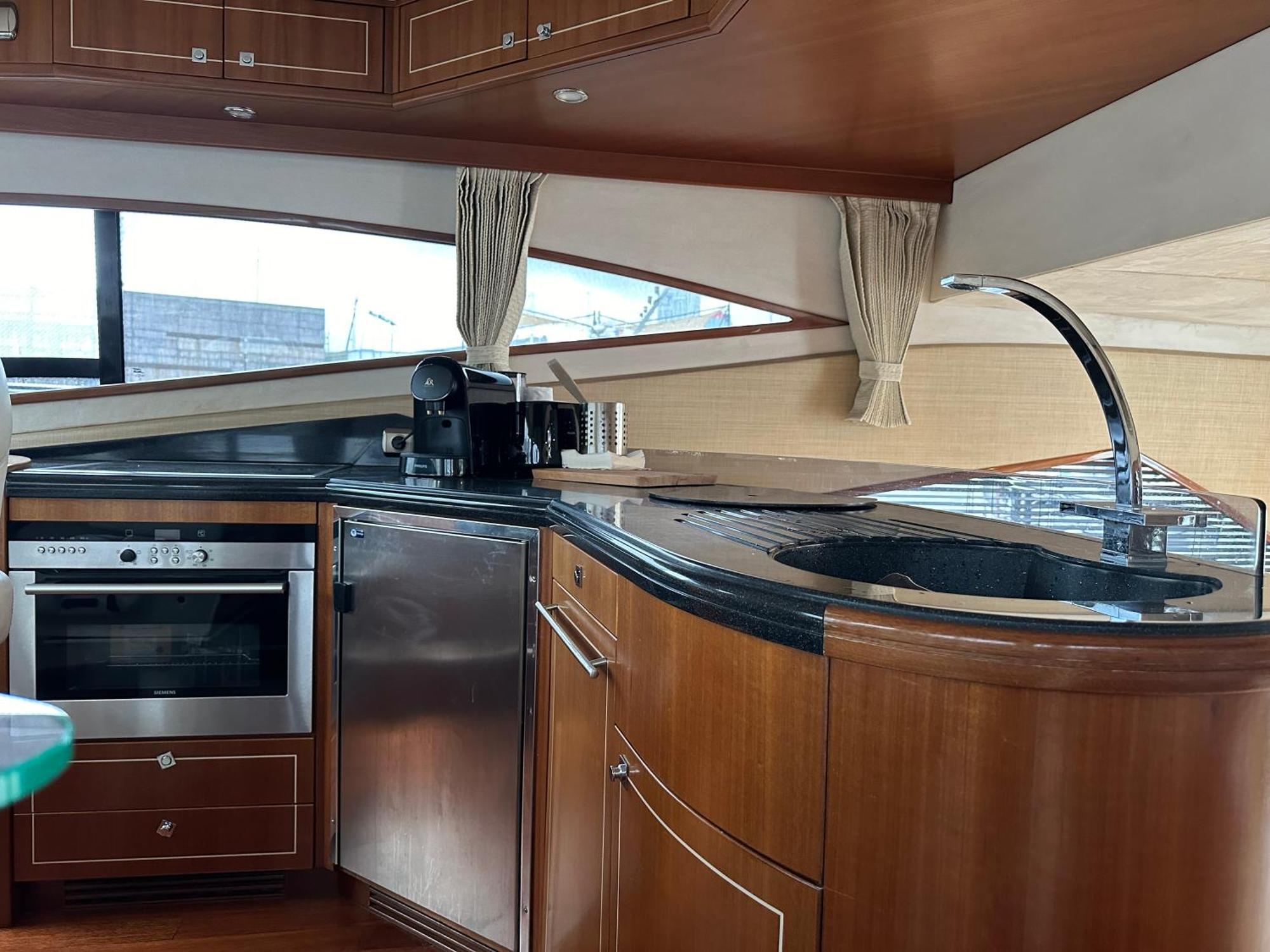 Yacht Pegasus Ii Hotel na wodzie *
