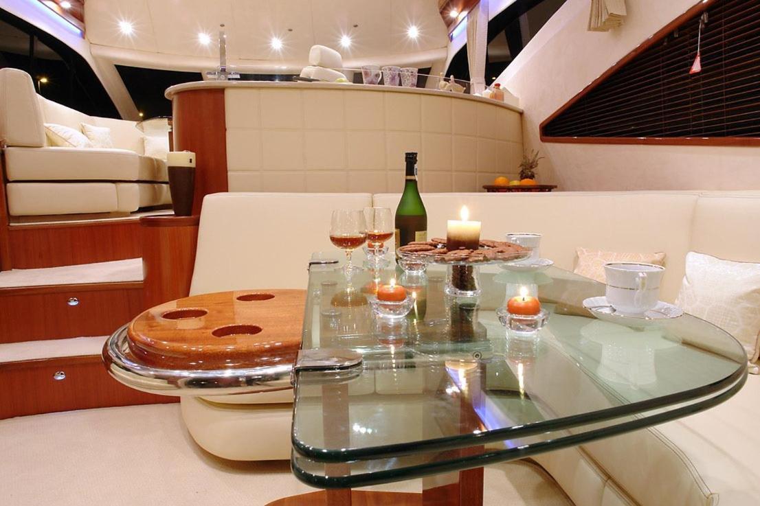 Botel Yacht Pegasus Ii